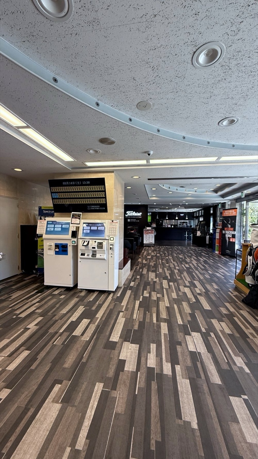 梅里カントリークラブのフロントスタッフ